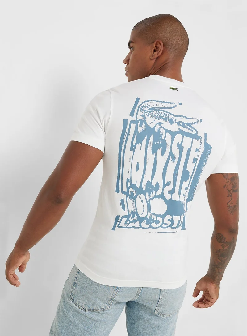 لاكوست تيشيرت بياقة دائرية وأكمام قصيرة بطبعة شعار